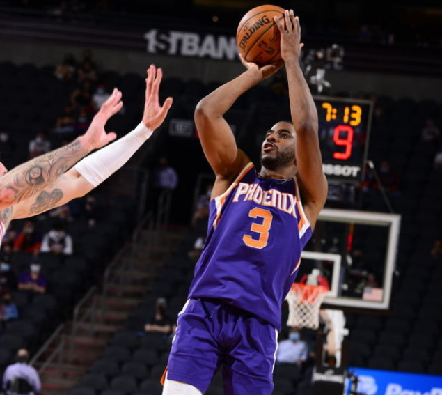  布克40分引爆全场太阳加时险胜篮网展现冠军底蕴